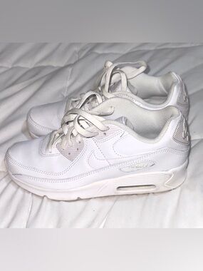 Nike All-White Air Max Trainers 6.5 youth / 39